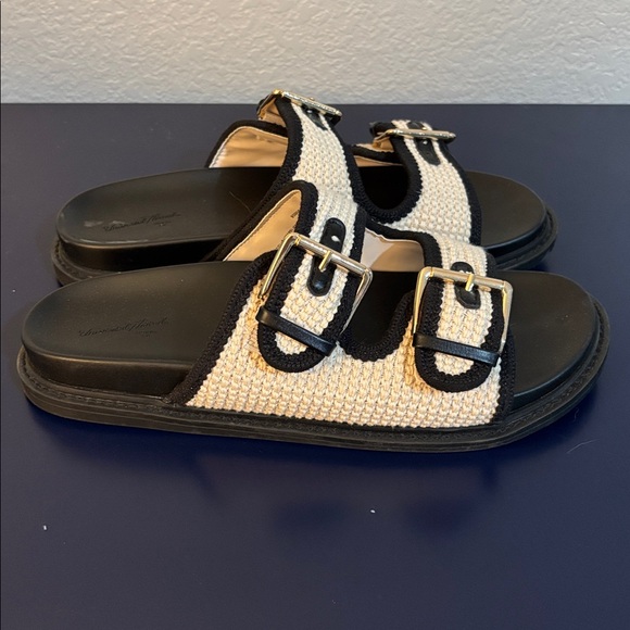 Target sandals - Picture 2 of 2